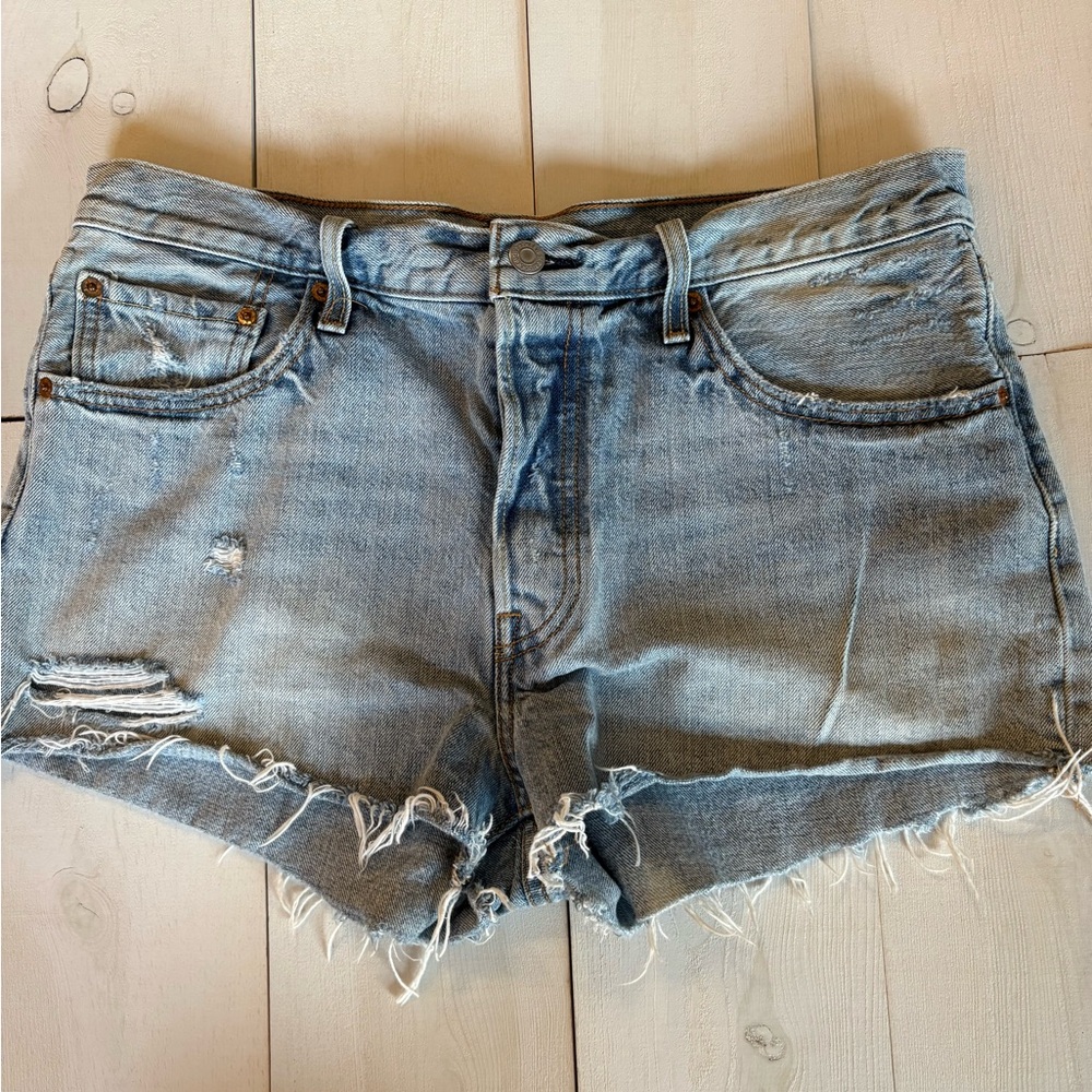 Levi’s 501 Distressed Denim Jean Women’s Cutoff Shorts Size 32W